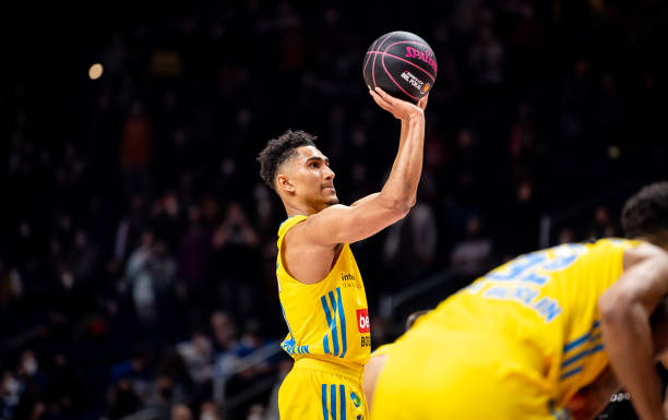 也折射出她 也折射出她