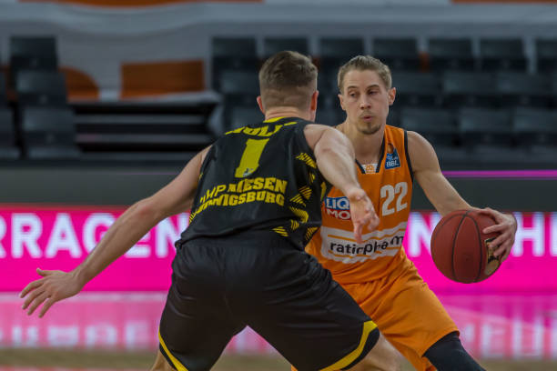 仍无法弥补 仍无法弥补